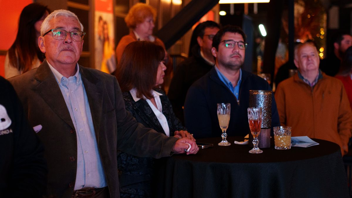 Clientes presentes en el encuentro de AF Viajes para descubrir nuevas oportunidades de viajes. 