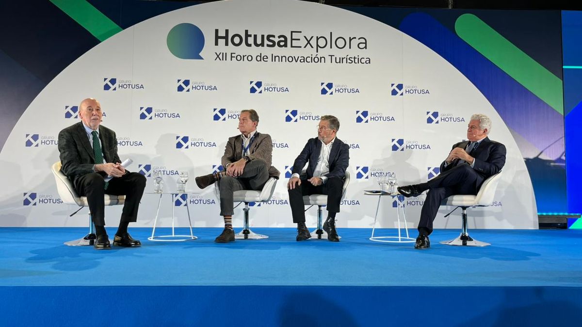 La otra cara del turismo: experiencias que crean destino: Joan Roca, chef español de El Celler de Can Roca; Enrique Valero, CEO Abadía Retuerta; Ignacio Rivera, presidente ejecutivo en Corporación Hijos de Rivera S.L; con la moderación de Màrius Carol, exdirector de La Vanguardia.