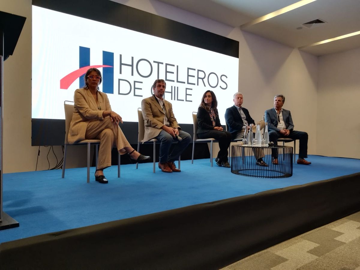 En el panel de expertos del Congreso de Hoteleros de Chile se trataron las principales visiones del sector de cara al 2024.  