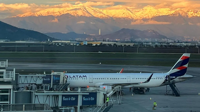 Tráfico aéreo de mayo dentro de Chile sufre leve caída