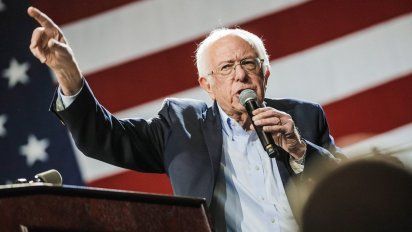 El senador Bernie Sanders reclamó medidas de castigo contra las aerolíneas de Estados Unidos.