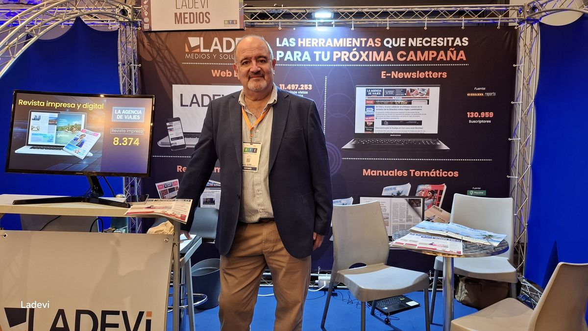 Operador Online en el stand de Ladevi. 