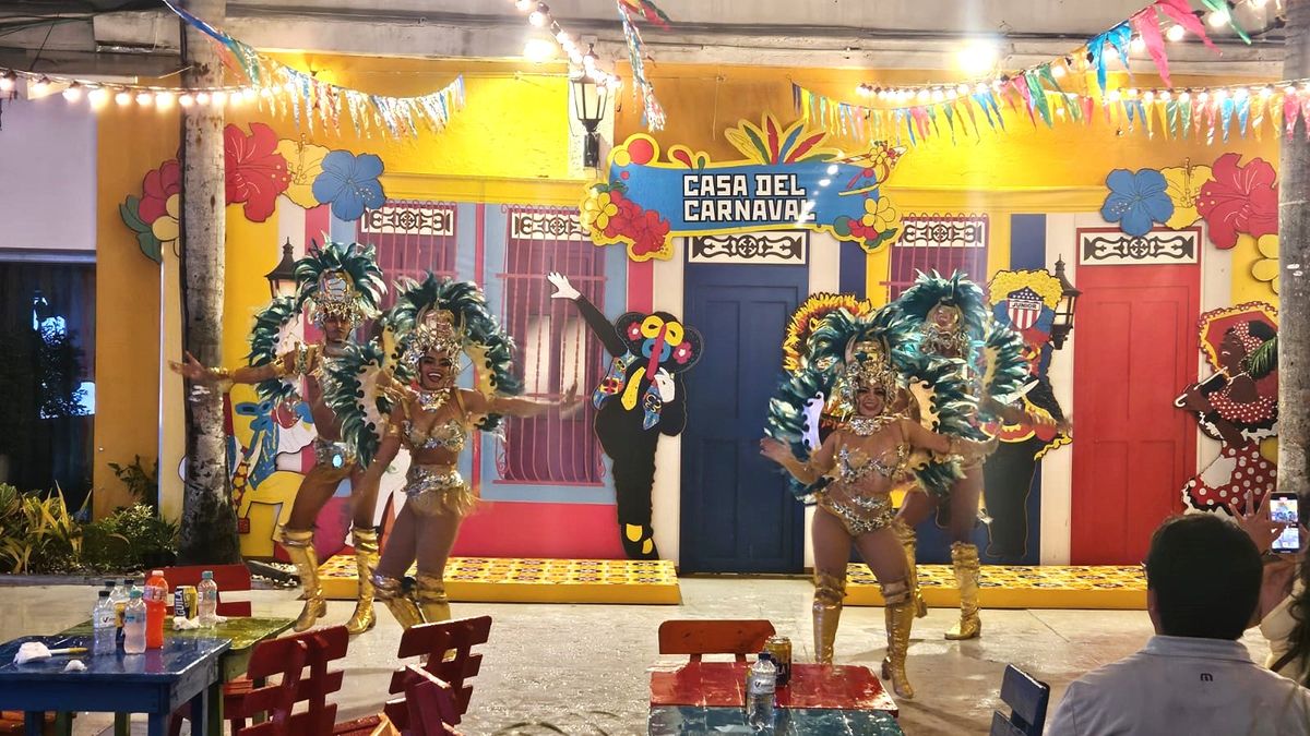 También ofrecieron un poco de carnaval.