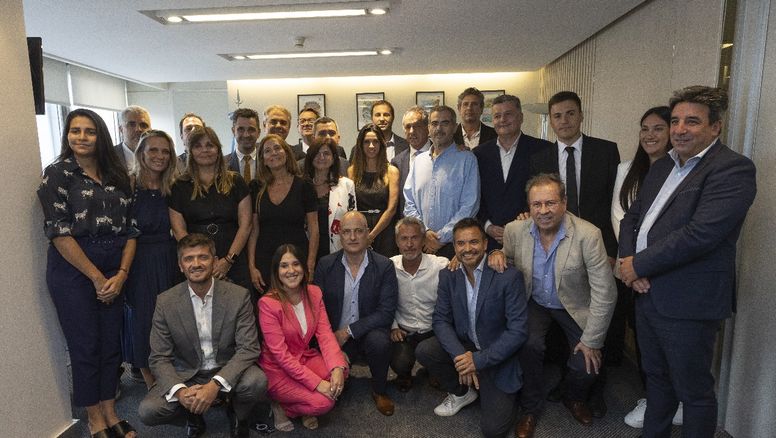 Tras la cumbre con Daniel Scioli, Córdoba, Ciudad de Buenos Aires y Santiago del Estero comunicaron que irán por la presidencia del Consejo Federal de Turismo (CFT).