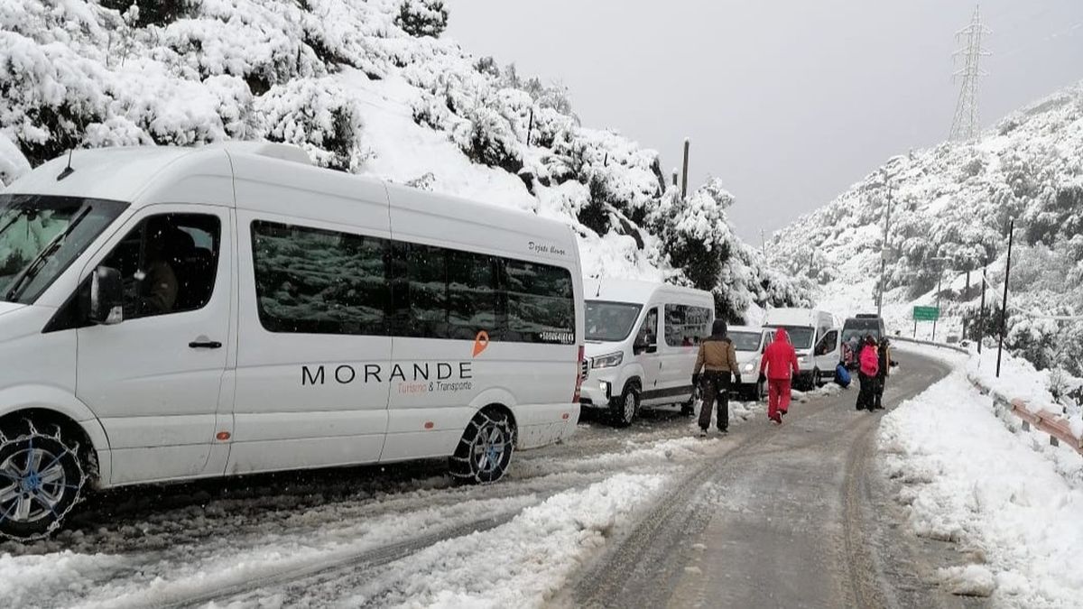 Centros de esquí: infraestructura vial y estacionamientos fueron mencionados como un aspecto a mejorar por los visitantes. (imagen archivo)