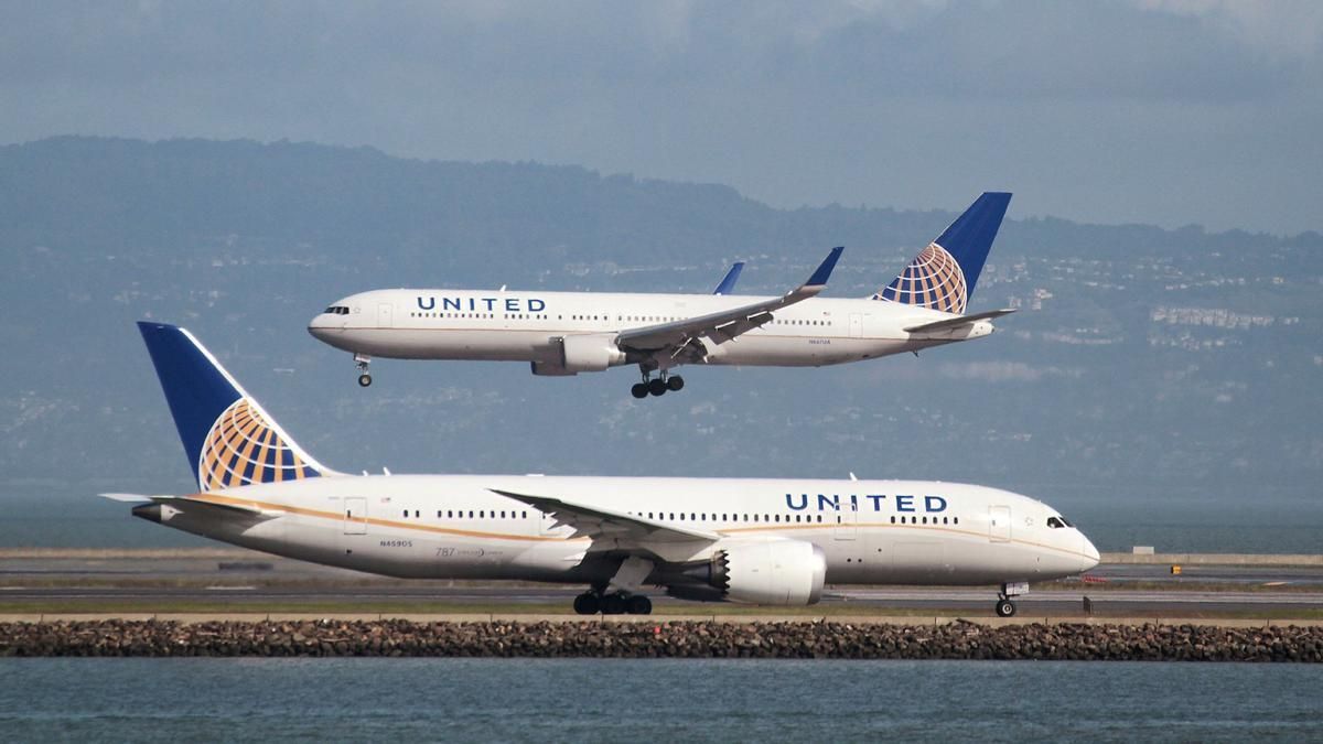 Aviones de United Airlines en el aeropuerto de Barcelona El Prat.