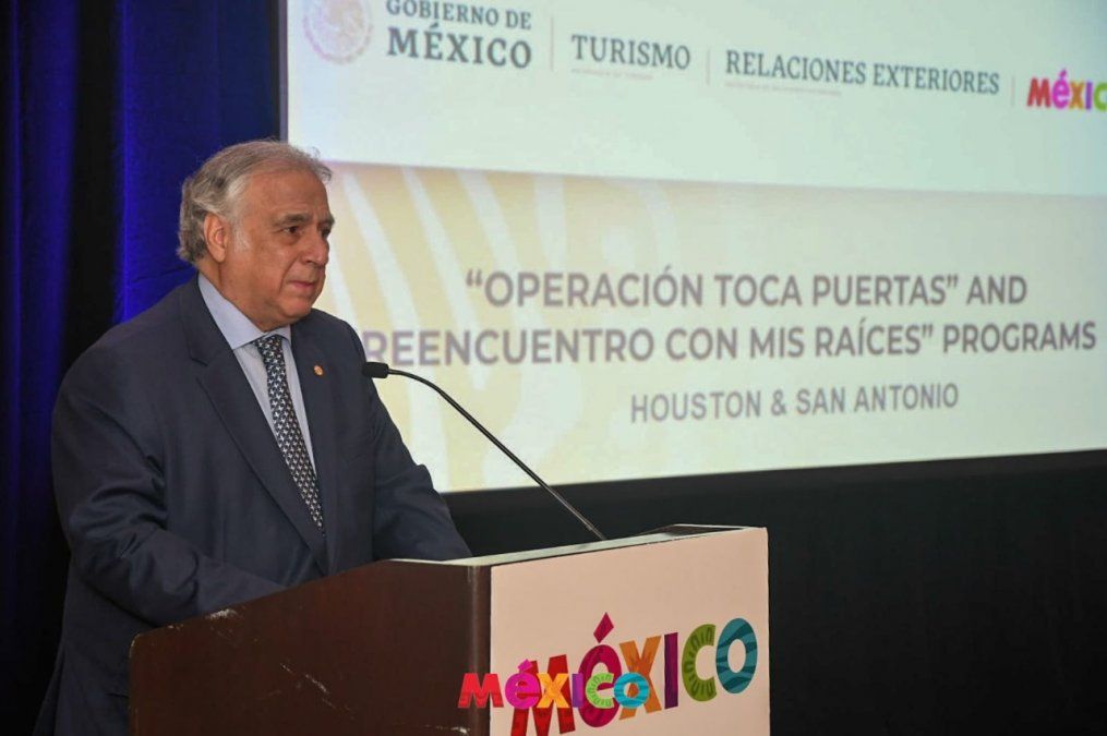 El titular de Sectur, Miguel Torruco Marqués, continuó con la gira de trabajo delos Programas “Operación Toca Puertas” y “Reencuentro con mis Raíces” en San Antonio, Texas.