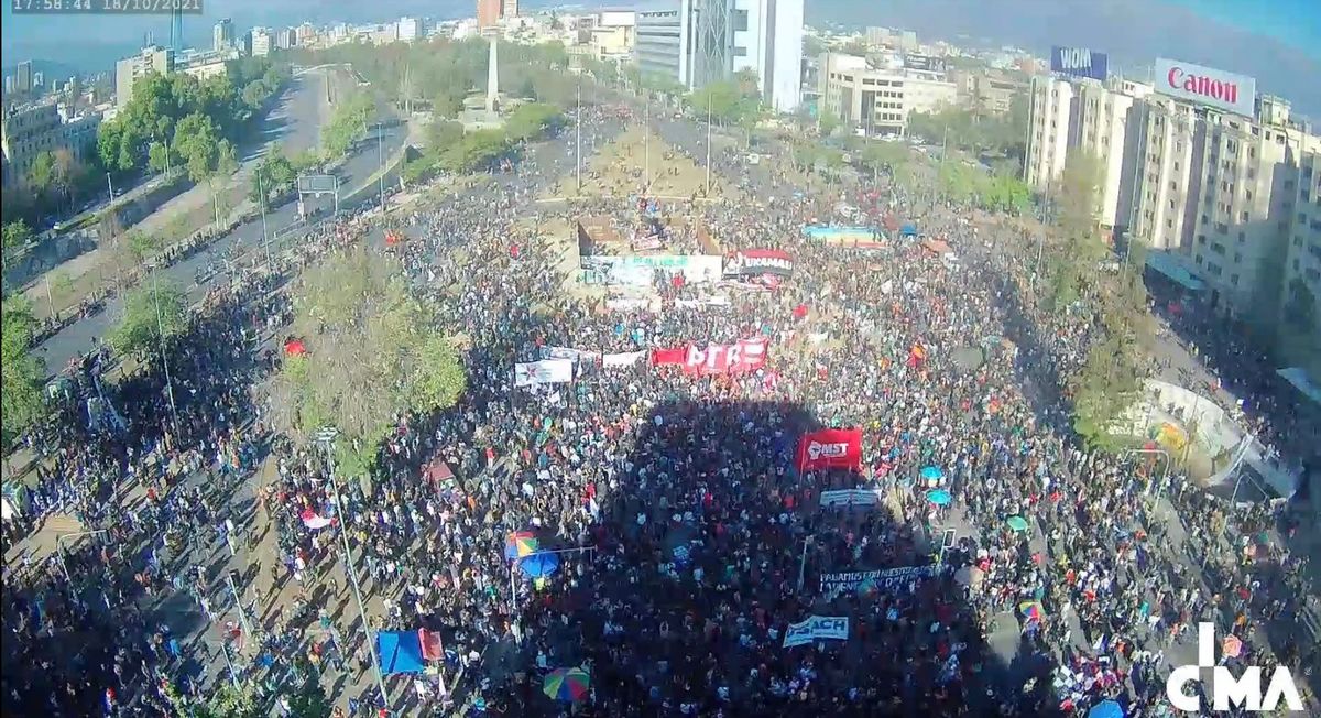 Nuevamente se presentaron revueltas en el marco de la conmemoración del 18-O en todo el país, lo que afectó al turismo y la seguridad en general. - Ladevi Medios y Soluciones Nuevamente se presentaron revueltas en el marco de la conmemoración del 18-O en todo el país, lo que afectó al turismo y la seguridad en general.
