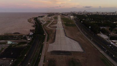 Así se ve la nueva pista del Aeroparque Jorge Newbery.