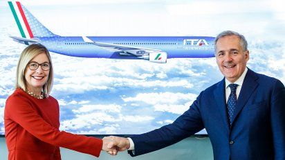 Kristin Colville, directora Ejecutiva y CEO de SkyTeam, junto a Alfredo Altavilla, presidente de ITA Airways.