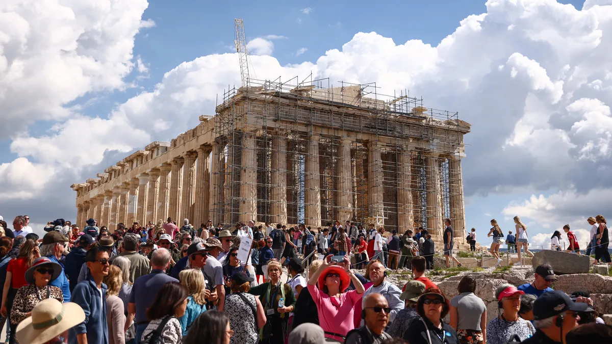 El turismo de masas se ha apoderado de uno de los destinos más visitados de Europa, Atenas.