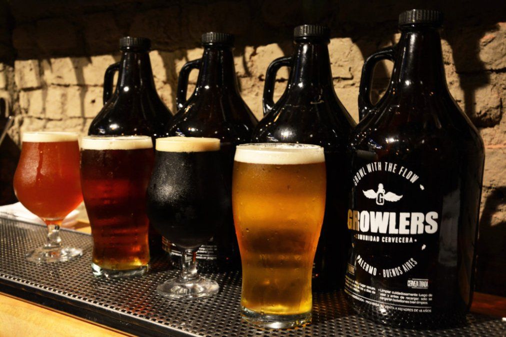 Growlers amplía su carta de cervezas y ofrece un happy hour extendido.