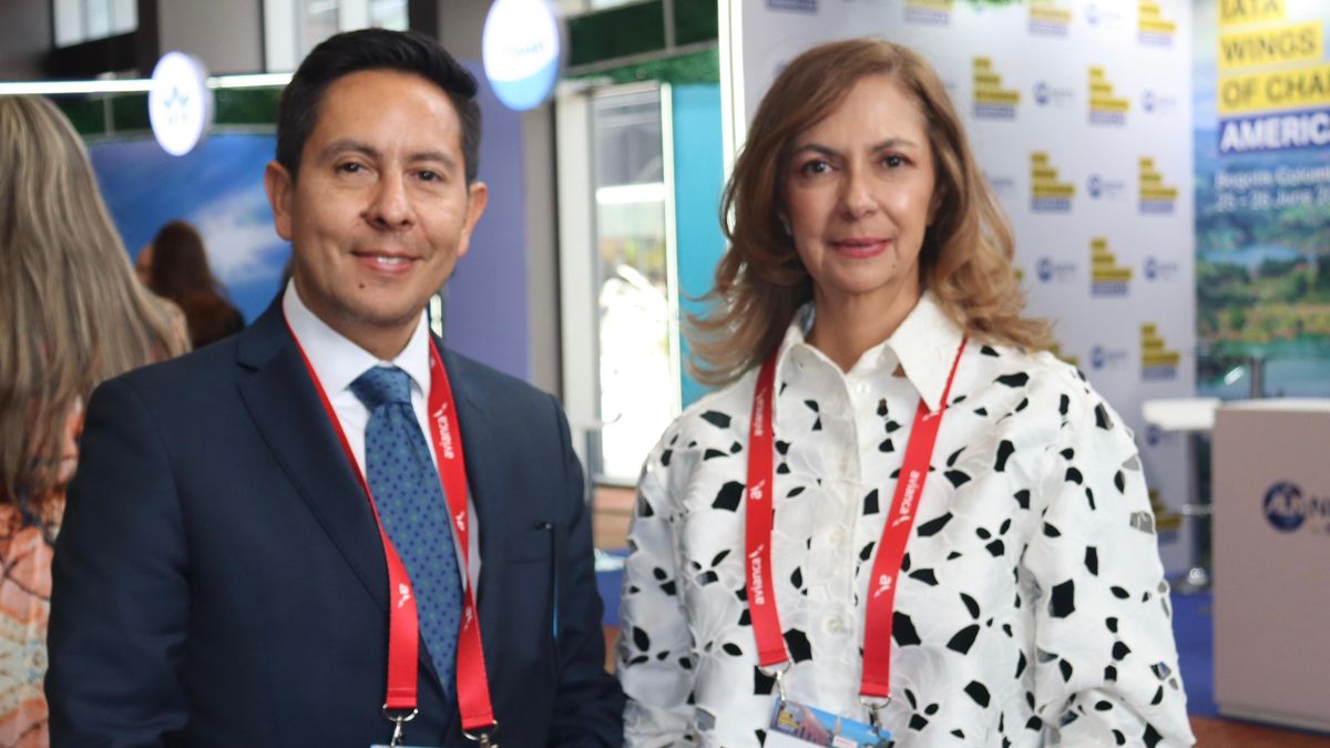 Fernando Estupiñan, gerente general (e) de Fontur y Ángela Díaz directora ejecutiva de Acolap.