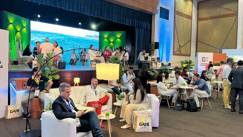 Profesionales en el DATE 2025 que se celebra en Punta Cana, República Dominicana.