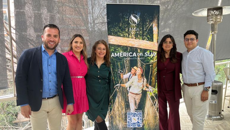 El equipo de Saga Travel junto a las representantes del receptivo en Colombia.