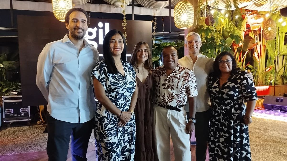 Equipo comercial de Ágil: Franco Chaparro, Maru Tamayo, Pilar de La Barra, Amet Miranda y Carlos Ruiz. Equipo comercial de Ágil: Franco Chaparro, Maru Tamayo, Pilar de La Barra, Amet Miranda y Carlos Ruiz.