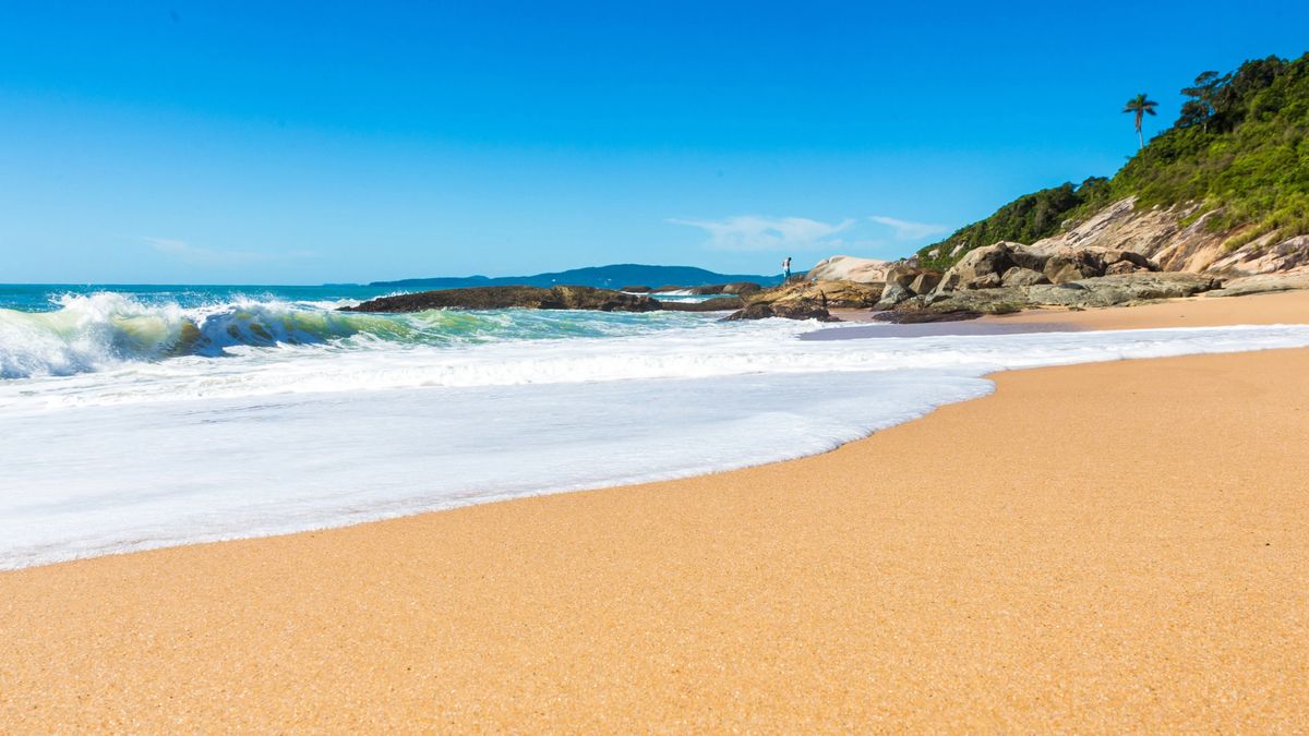 Verano 2026 en Brasil: Praia de Estaleirinho es una de las playas de Balneario Camboriú que cuenta con certificación Bandera Azul. Verano 2026 en Brasil: Praia de Estaleirinho es una de las playas de Balneario Camboriú que cuenta con certificación Bandera Azul.