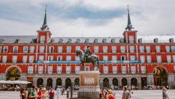 altText(¿Qué hacer en la Plaza Mayor de Madrid en tu primera visita?)}