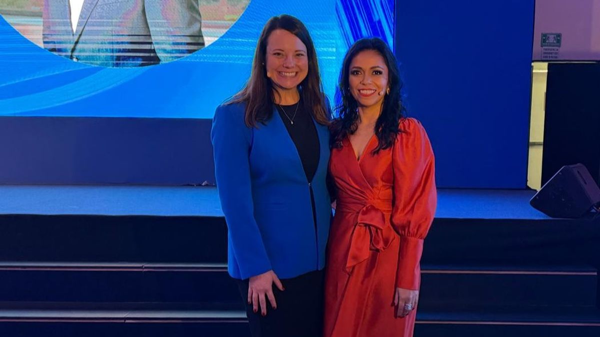 Katherine Farrell y Mariana Pérez.