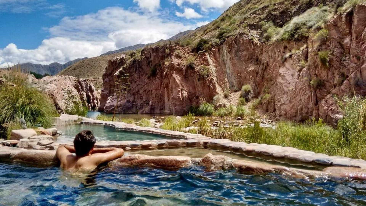 Vacaciones 2025: conocé el increíble pueblito de Mendoza que esconde un paraíso secreto de manantiales y montañas.