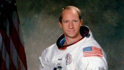 Al Worden fue incluido en el Salon de la Fama de los Astronautas en 1997