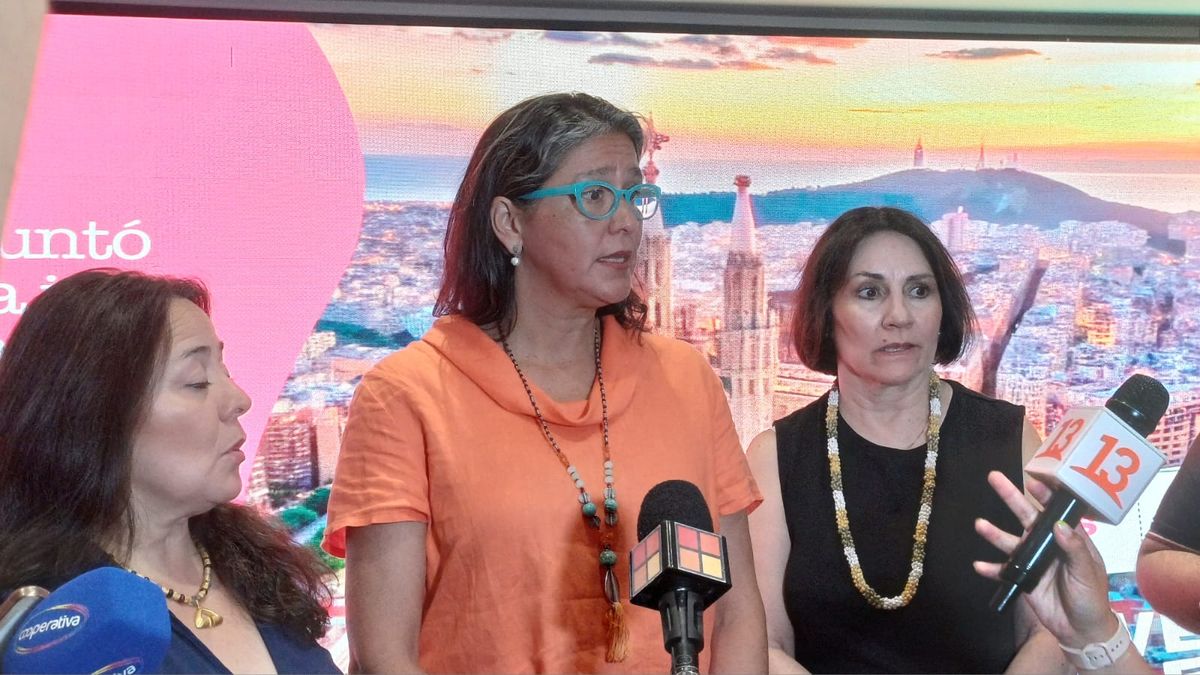 Lorena Arriagada (Achet), Verónica Pardo (subsecretaría de Turismo) y Yerka Yukich (CCS).  