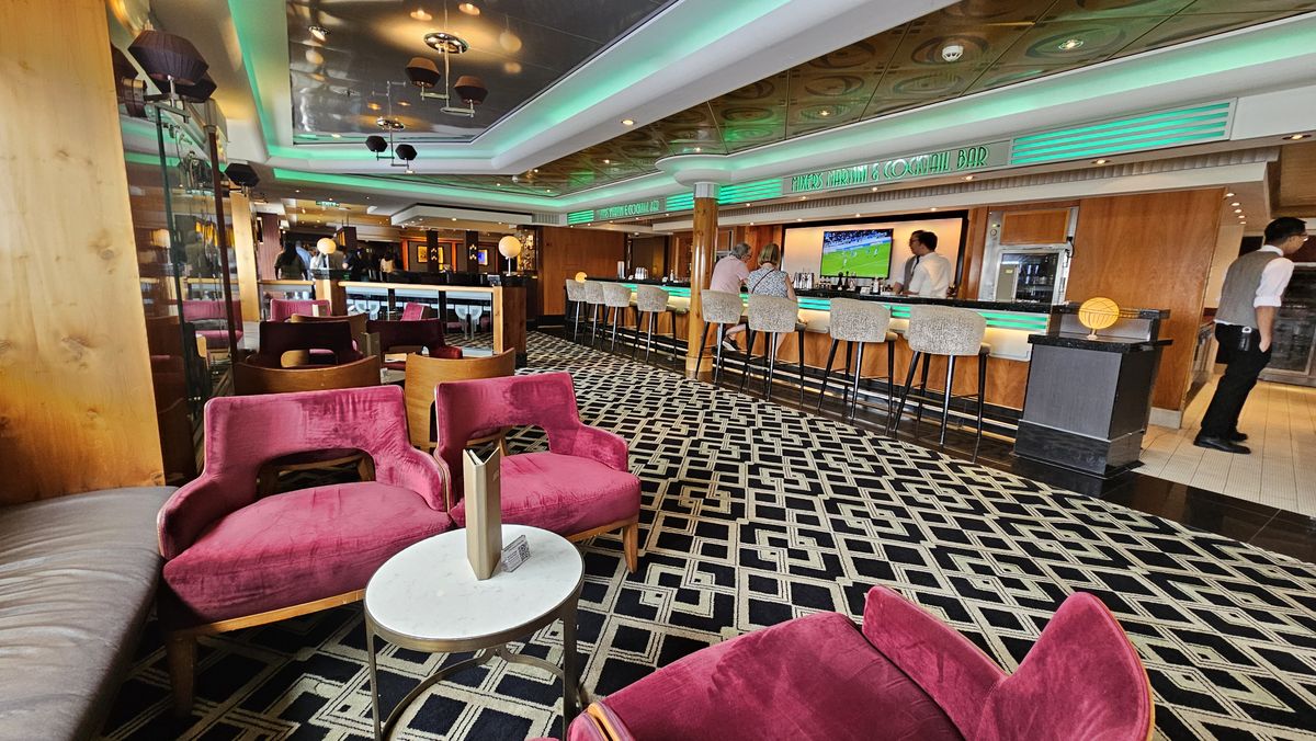 Mixers Martini & Cocktail Bar.