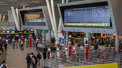 En el Aeropuerto de Santiago operan 18 aerolíneas a 17 destinos nacionales y 41 internacionales.