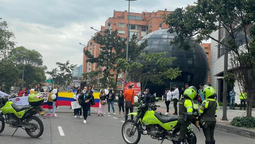 Agencias de viajes protestan frente al Ministerio de Transporte.