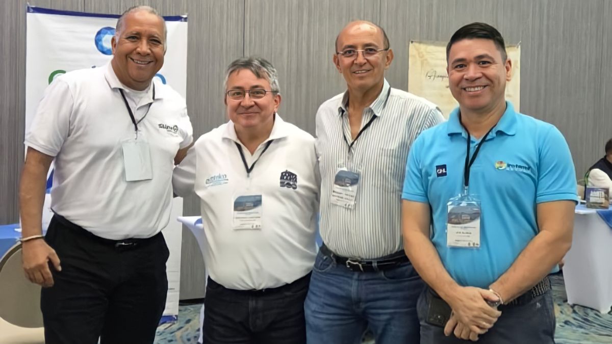 Omar García, presidente ejecutivo de Cotelco Magdalena, junto a representantes de las marcas participantes en el fam trip.