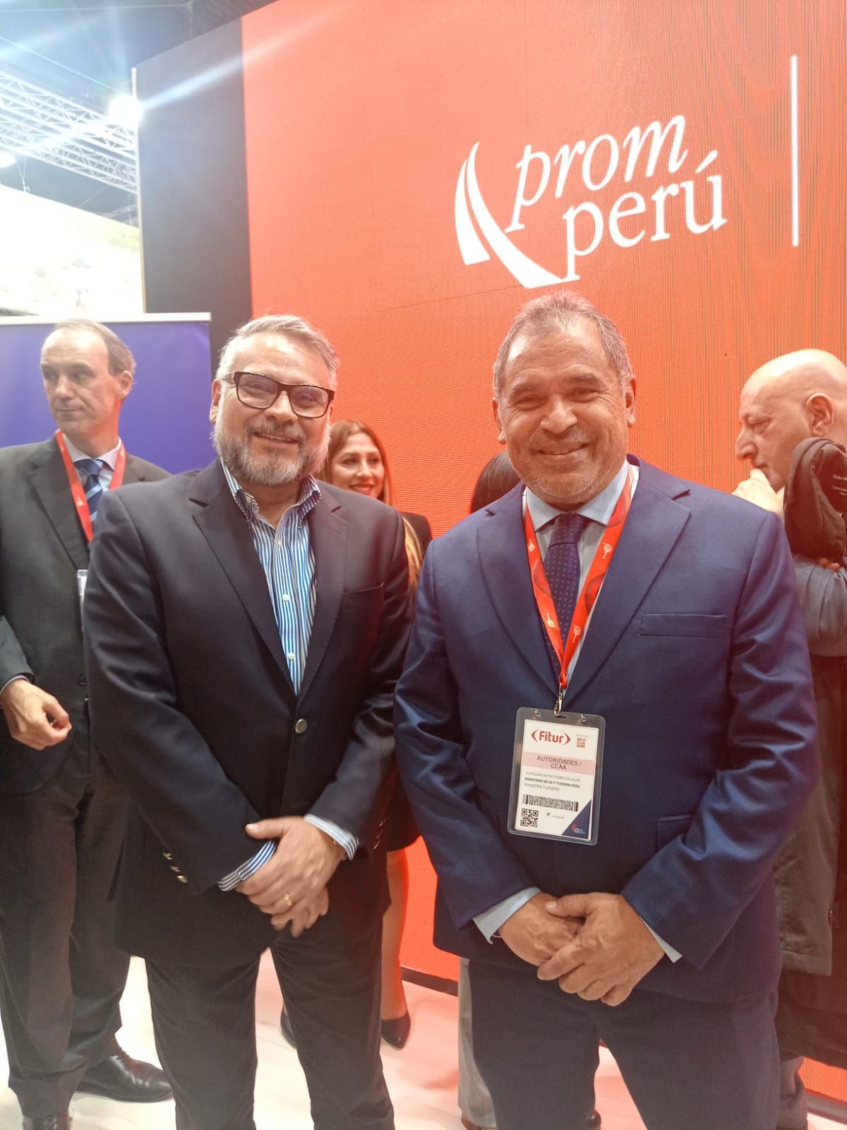 Cesar Cobos de Expertia Travel y Juan Mathews titular de Mincetur.
