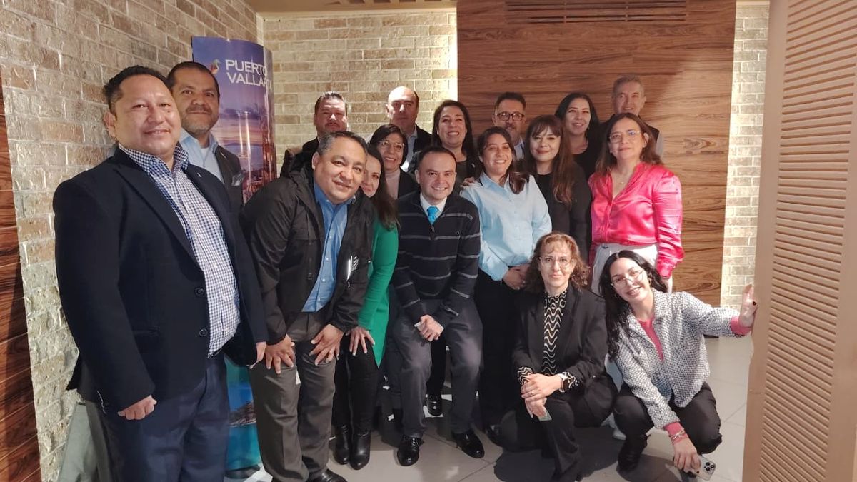 La delegación de prestadores de servicios para turismo MICE procedente de Puerto Vallarta.