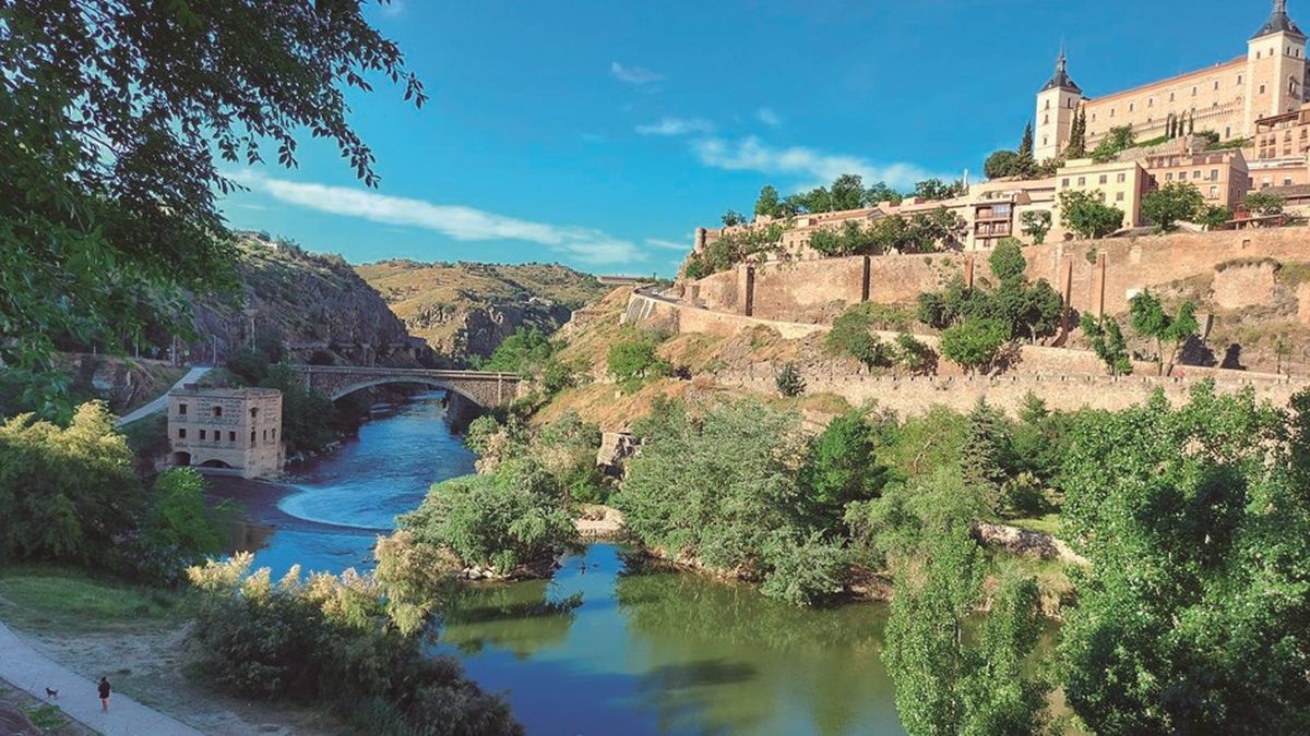 El Puente de Alcántara en Toledo. El Puente de Alcántara en Toledo.