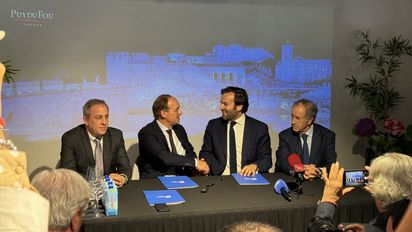 Erwan de la Villeón, consejero delegado de Puy du Fou España; Vicente Fenollar, presidente ejecutivo de Ávoris, y Juan Carlos González, director de Ávoris.
