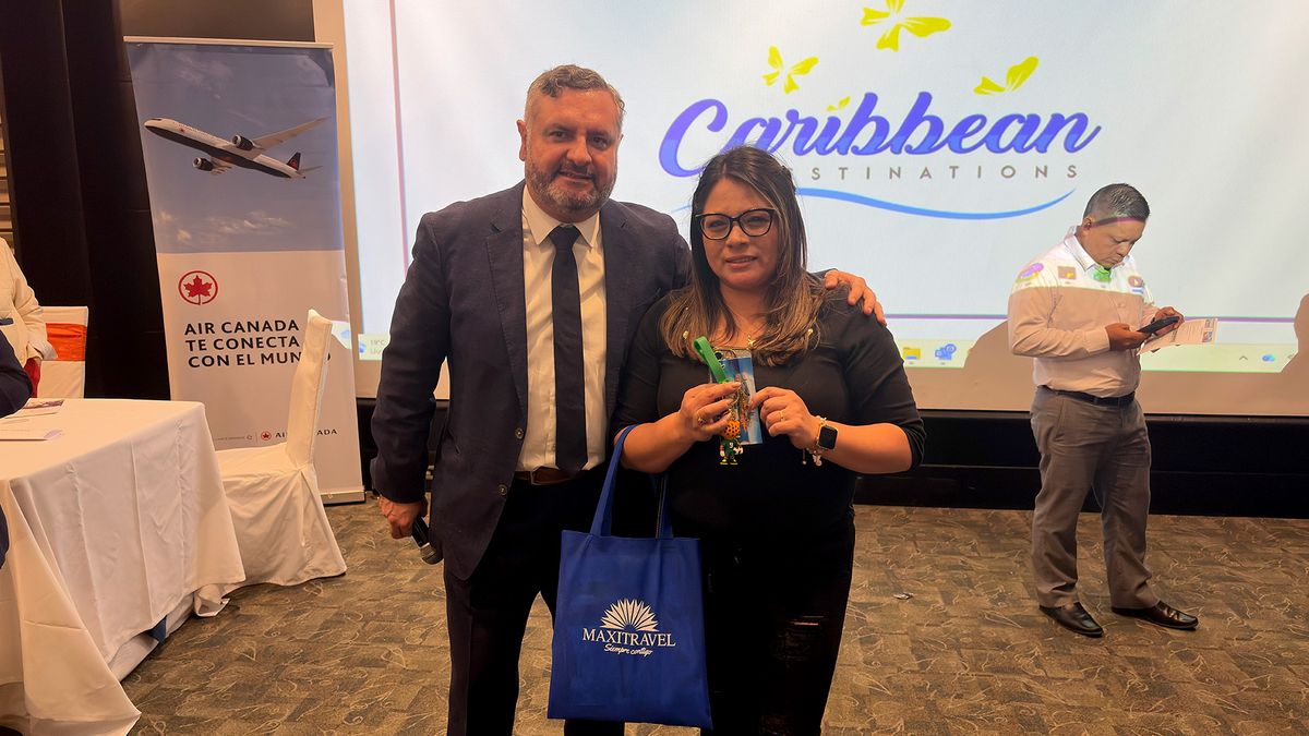 Maxitravel y los expositores entregaron premios a los asistentes, durante la Caravana Workshop 2026, en Quito. 