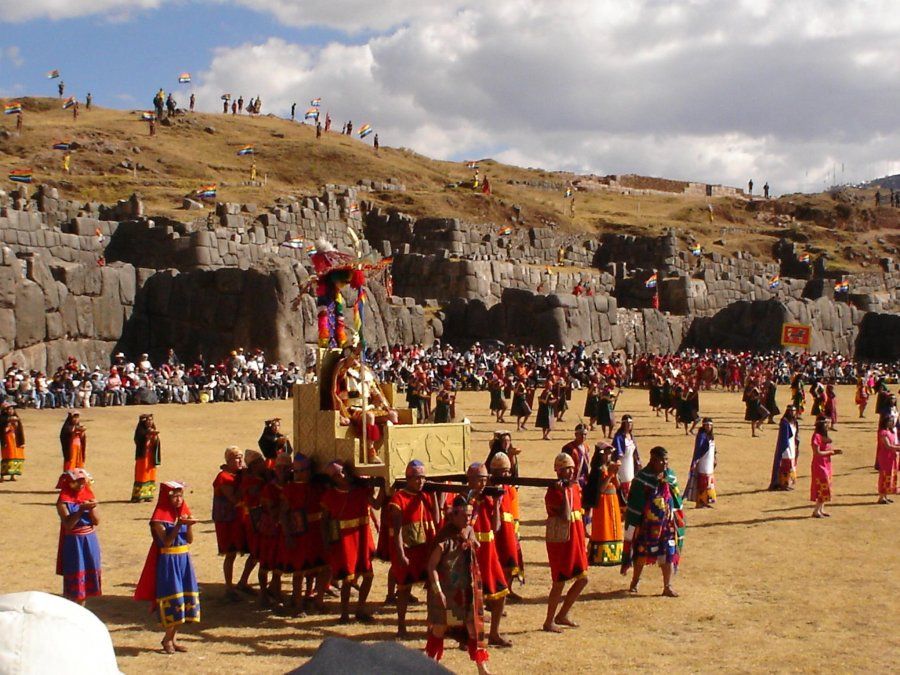 Al ser considerada como una actividad escénica en un espacio abierto, la celebración del Inti Raymi se llevaría a cabo con un aforo del 100%. - Ladevi Medios y Soluciones Al ser considerada como una actividad escénica en un espacio abierto, la celebración del Inti Raymi se llevaría a cabo con un aforo del 100%.