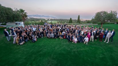 Foto de grupo del ÁgoraTech 2025, en la que se reunieron muchas cadenas de hoteles