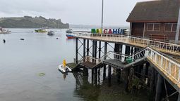 Chiloé: Latam Airlines y Sky Airline operan vuelos entre Santiago y el aeródromo Mocopulli de Dalcahue.