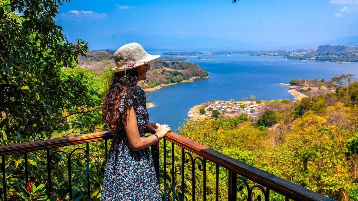 El Salvador sorprende con experiencias culturales, históricas y paisajes que enriquecen cualquier viaje por Centroamérica.