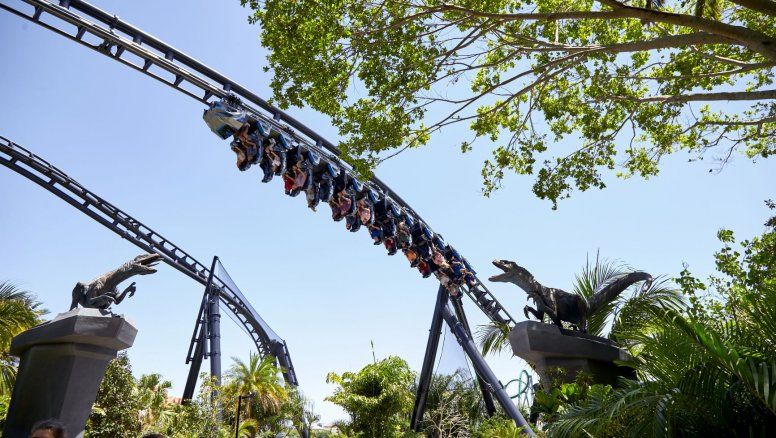 Jurassic World VelociCoaster&nbsp;se inauguró oficialmente el 10 de junio en Universal Orlando Resort.