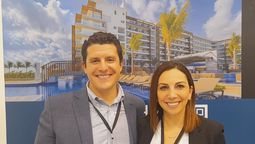 Alejandro Rodríguez del Peón, director de Marketing, y Delia Osegueda, directora de contratación general de Blue Diamond Resorts, contaron las novedades de la cadena, entre las que destaca la reciente apertura del Royalton Splash.