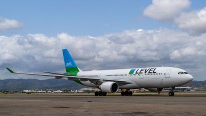 Un avión de Level desde el exterior.