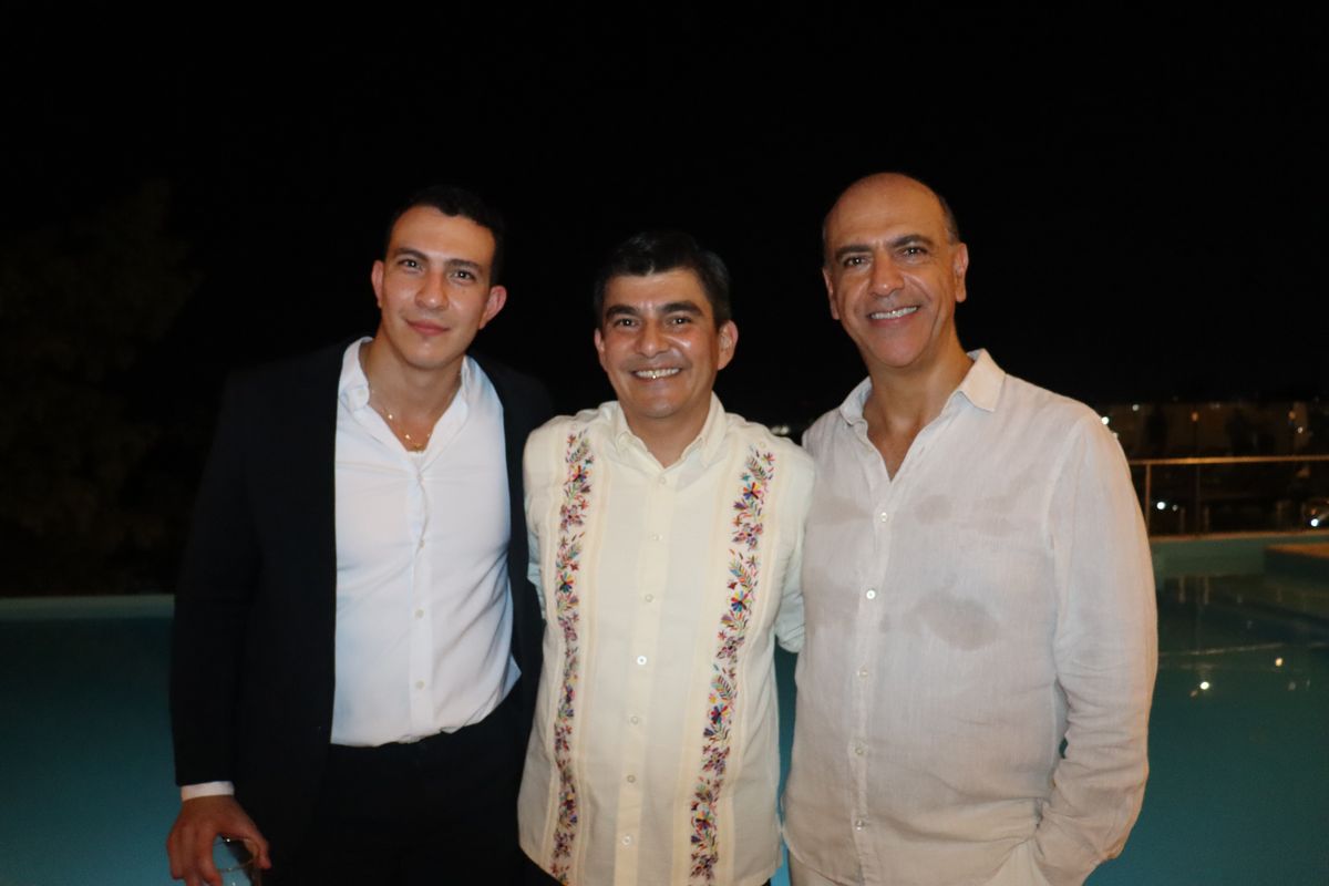 Jairo Calvo (JC), gerente de Ventas; Marco Salinas (MC), director de Operaciones de Grand Sirenis San Andrés; y Juan Carlos Galindo (JG), presidente de OxoHotel.