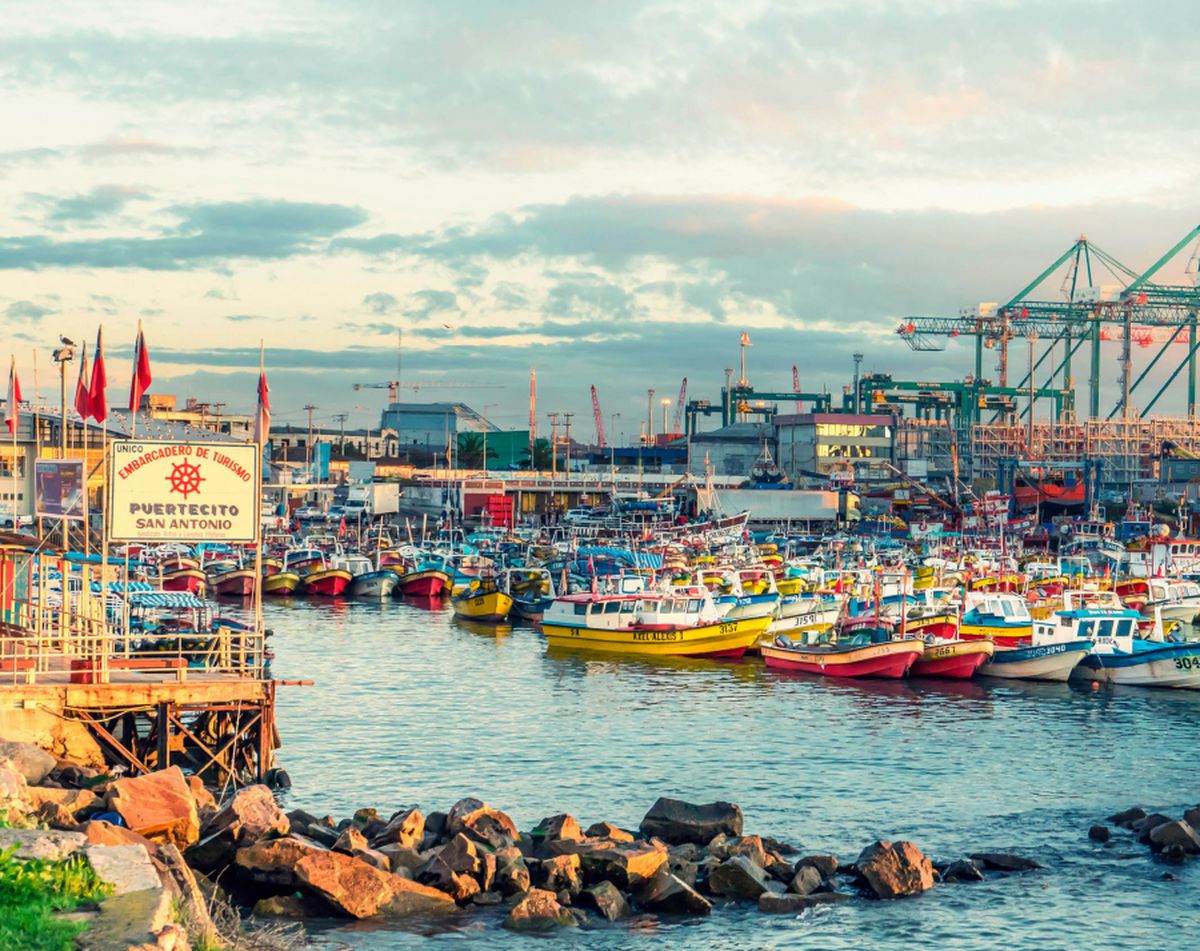 El mega terminal portuario de San Antonio es considerado como el más importante del país. - Ladevi Medios y Soluciones El mega terminal portuario de San Antonio es considerado como el más importante del país.