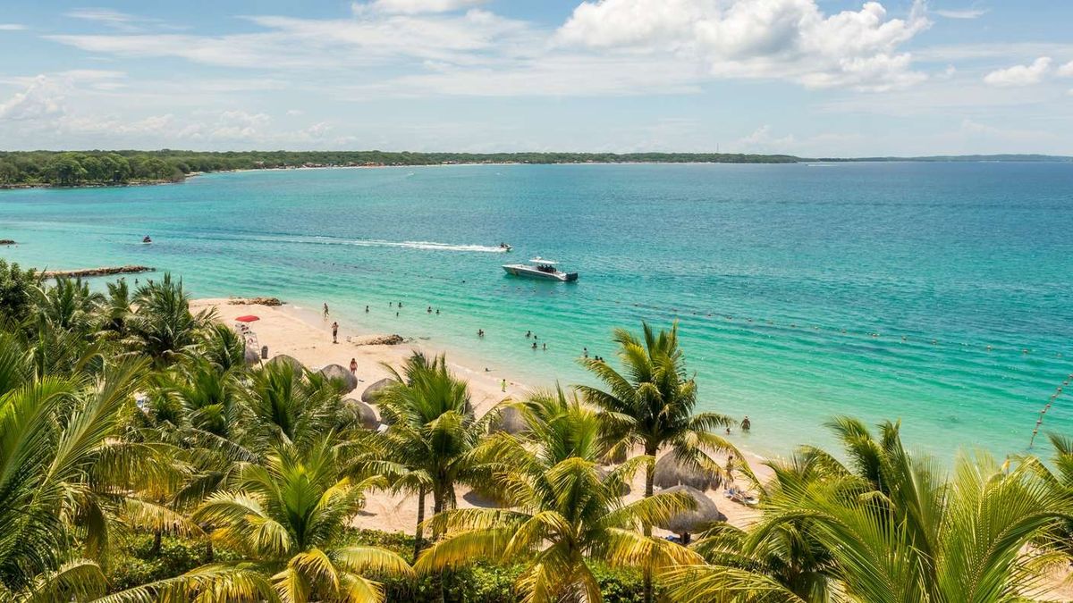 El Caribe invita a vivir el mar con calma, entre playas abiertas, historia costera y escenarios naturales.