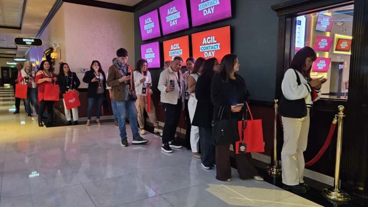 Agentes haciendo fila para ingresar a las capacitaciones. Agentes haciendo fila para ingresar a las capacitaciones.