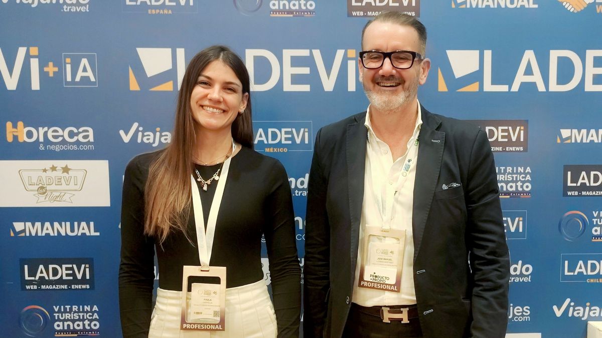 José Manuel Llorens, socio fundador y director comercial de Producto Propio, y Paula Capera, responsable comercial para Latinoamérica de Producto Propio, durante la Vitrina Turística Anato 2026. &nbsp;
