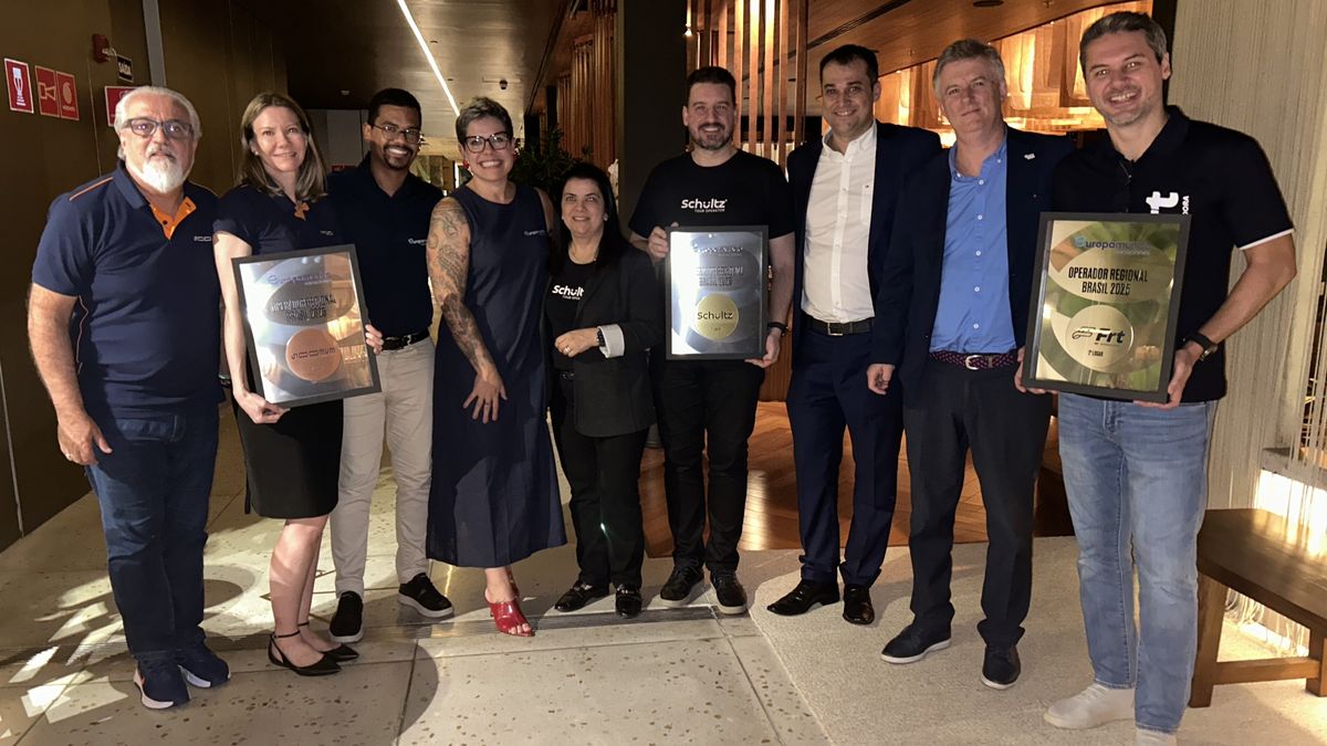 El equipo de Europmaundo junto a representantes de las operadoras premiadas: Schultz, FRT e Incomum.