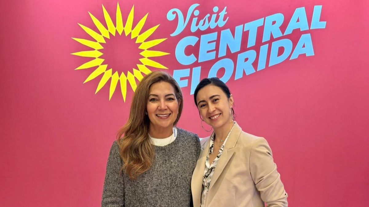 Mariale Ojeda, Hotel and Trade Sales Manager de Legoland Resorts North America; junto a Juanita Ariza, vicepresidente de TM Americas.