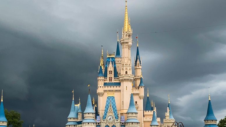 Disney y Universal Orlando cerraron sus parques por el huracán Milton.